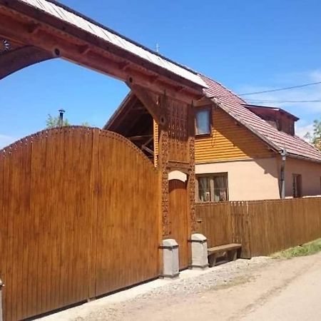 Emilia Vendeghaz Otel Ciumani Dış mekan fotoğraf