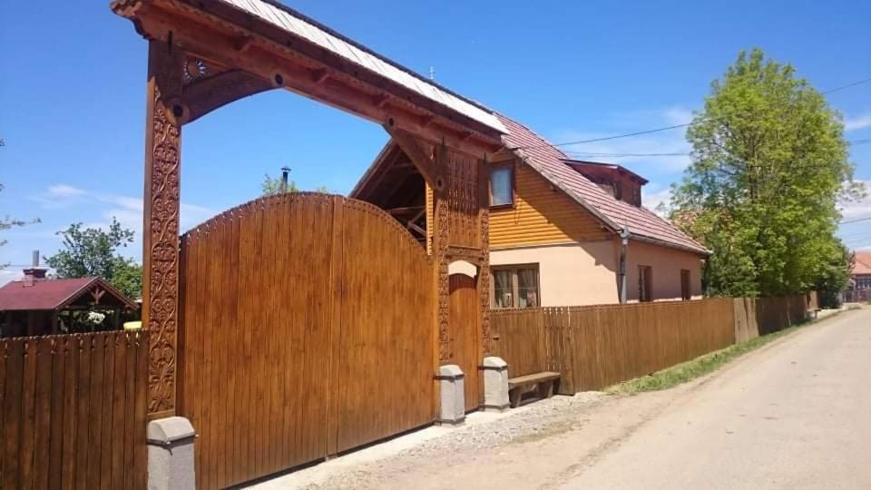 Emilia Vendeghaz Otel Ciumani Dış mekan fotoğraf