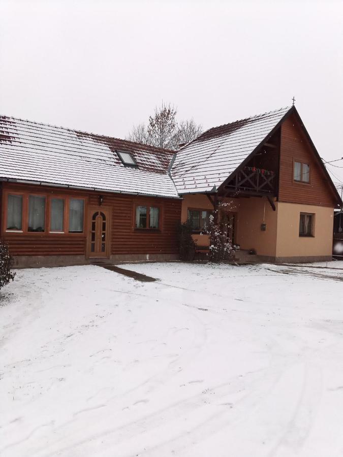 Emilia Vendeghaz Otel Ciumani Dış mekan fotoğraf