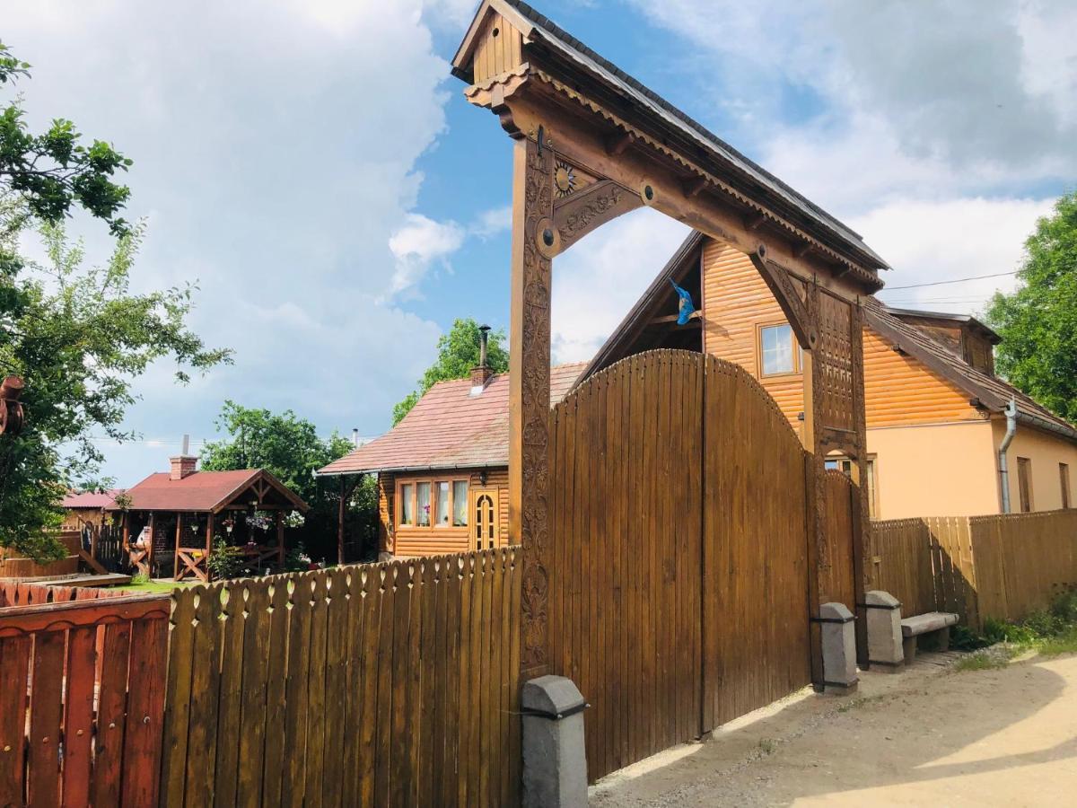 Emilia Vendeghaz Otel Ciumani Dış mekan fotoğraf